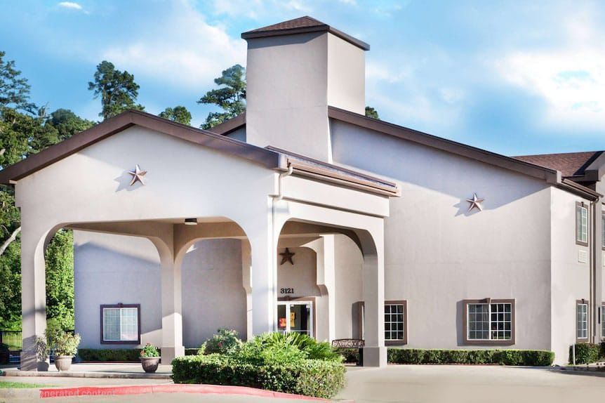 Hotel Piney Woods