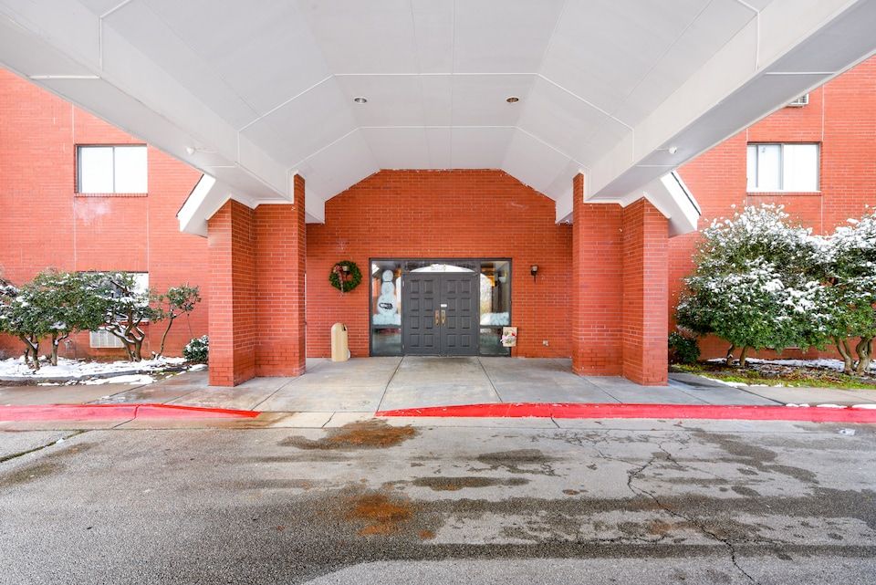 OYO Hotel Edmond University of Central Oklahoma