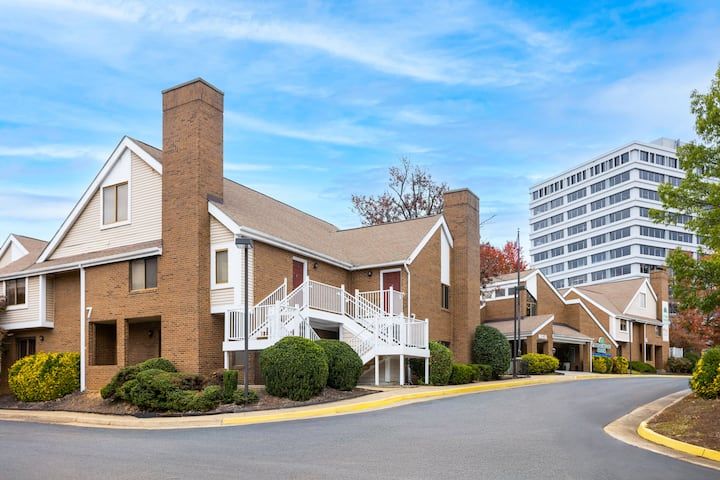 Tysons Corner Suites, A Baymont by Wyndham