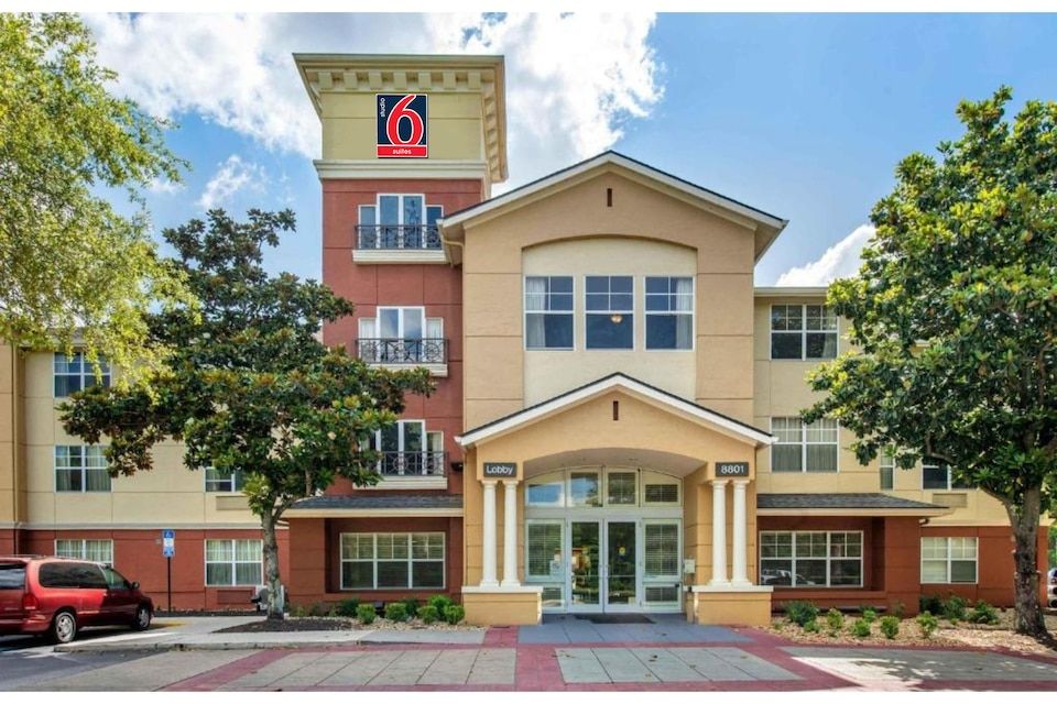 Studio 6 Suites Jacksonville Deerwood Park FL