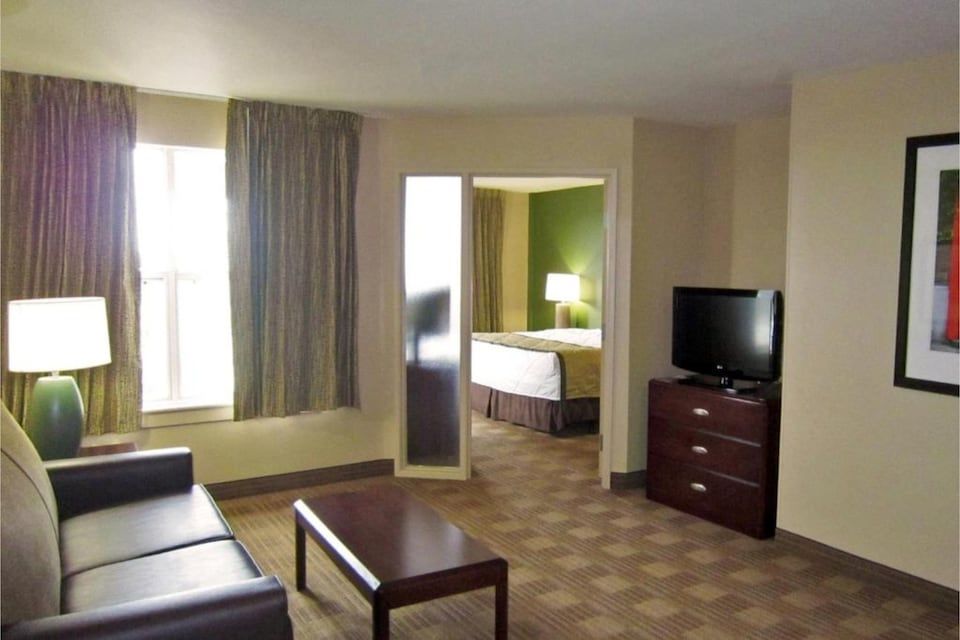 Studio 6 Suites Jacksonville Deerwood Park FL