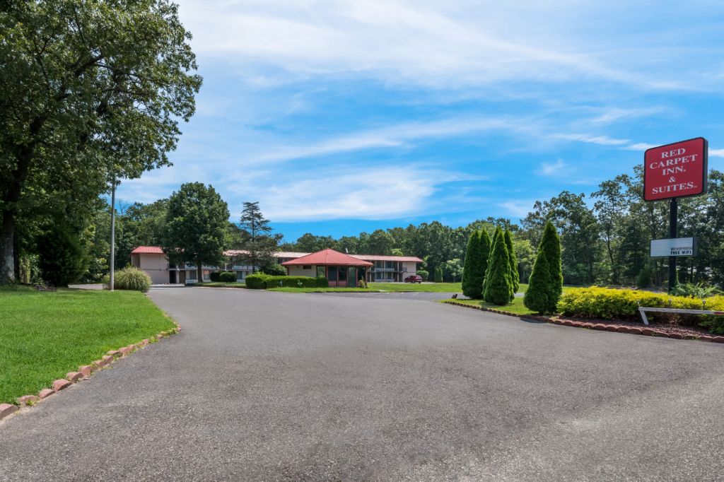 Red Carpet Inn & Suites