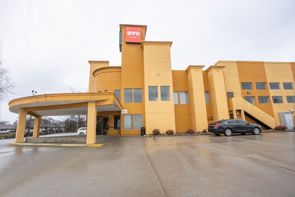 OYO Hotel Knoxville TN Cedar Bluff I-40