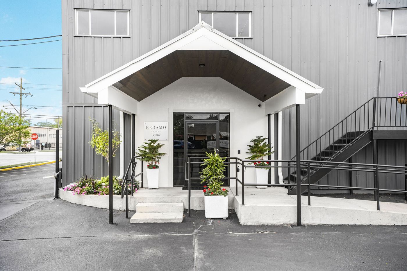 Redamo Suites
