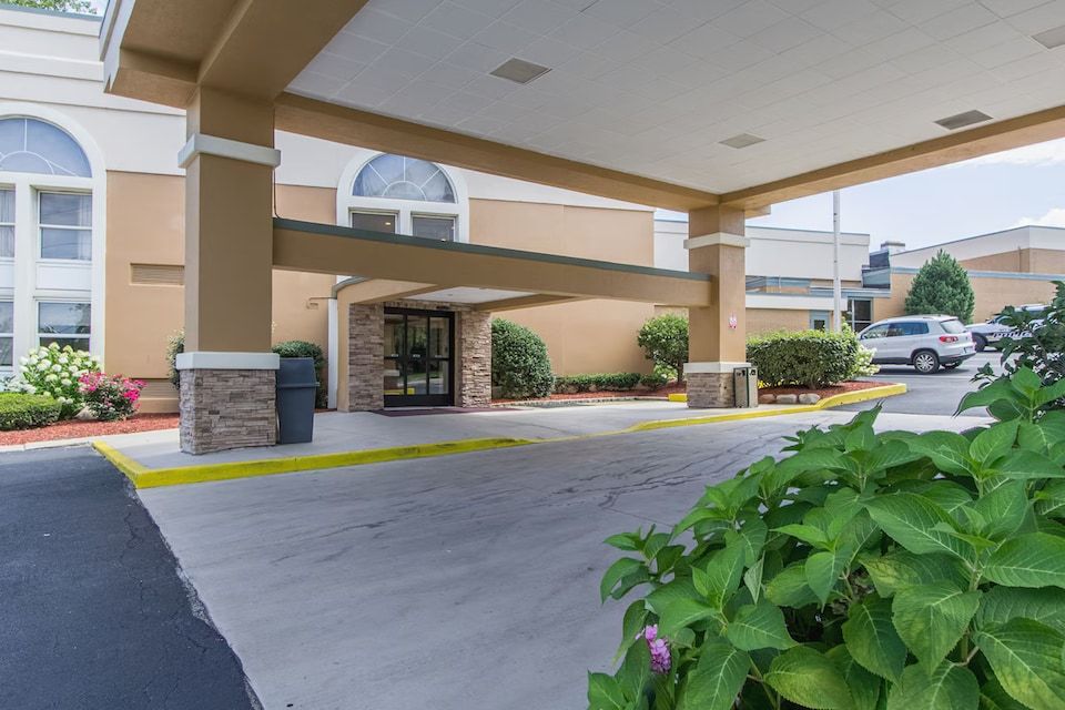 OYO Greenridge Hotel