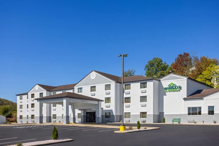 Wingate by Wyndham Pittsburgh/New Stanton
