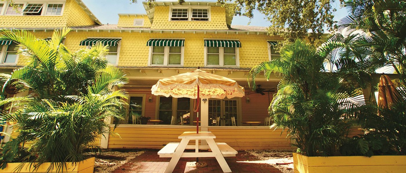 Peninsula Bed & Cocktails