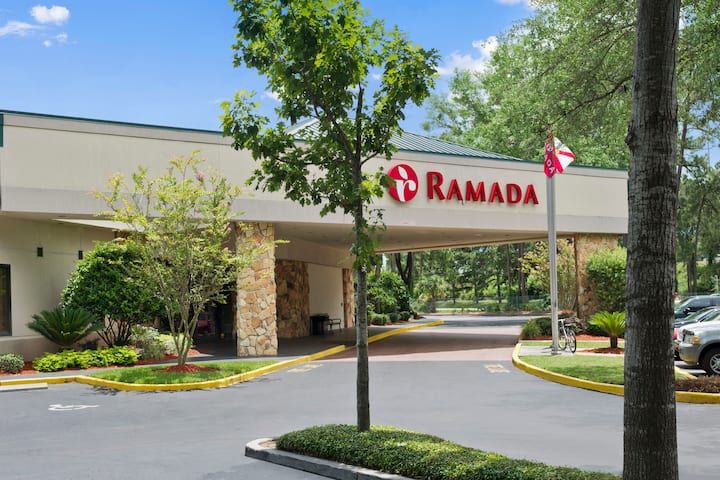 Ramada by Wyndham Jacksonville Hotel & Conference Cente