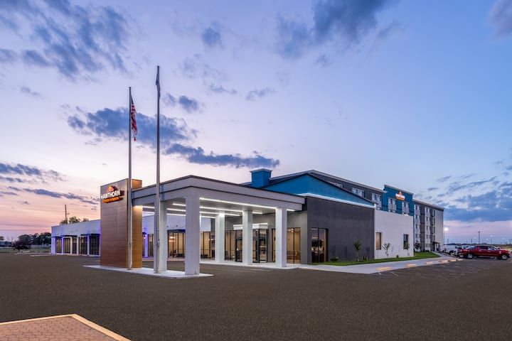 Hawthorn Extended Stay by Wyndham Wichita Airport