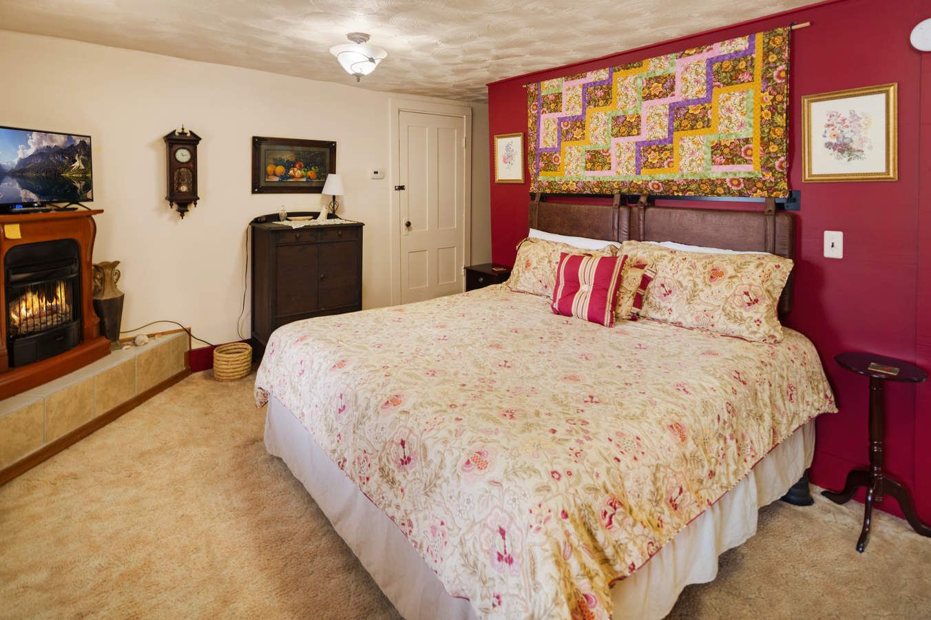 Glass Magnolia Bed and Breakfast