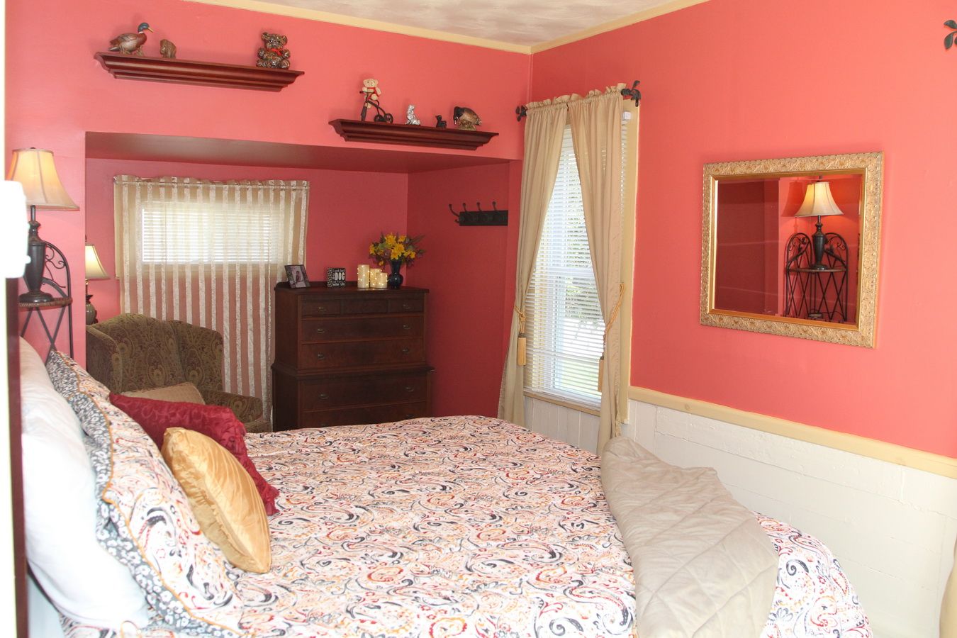 Glass Magnolia Bed and Breakfast