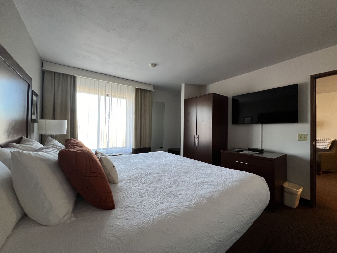 Yellowstone River Inn & Suites