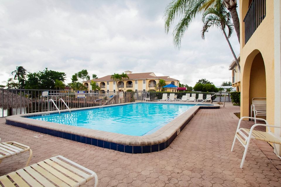 OYO Waterfront Hotel- Cape Coral/Fort Myers, FL