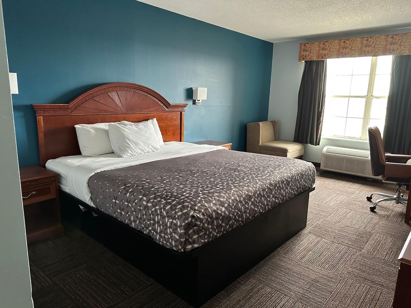 BlissPoint Inn & Suites Marion