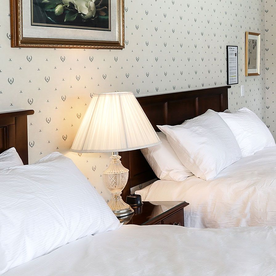 Oakmont Inn