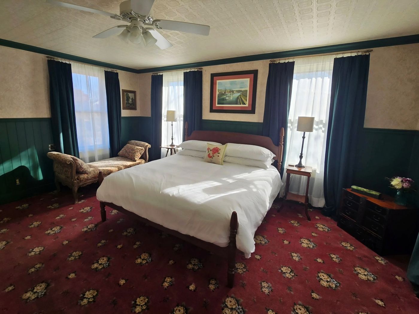 Avery Guest House Bed & Breakfast