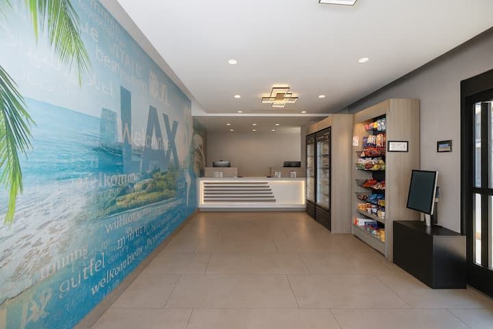 Travelodge by Wyndham LAX