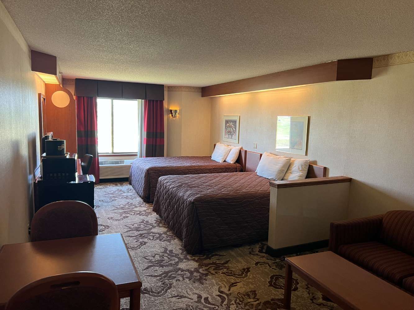 Syracuse Inn & Suites