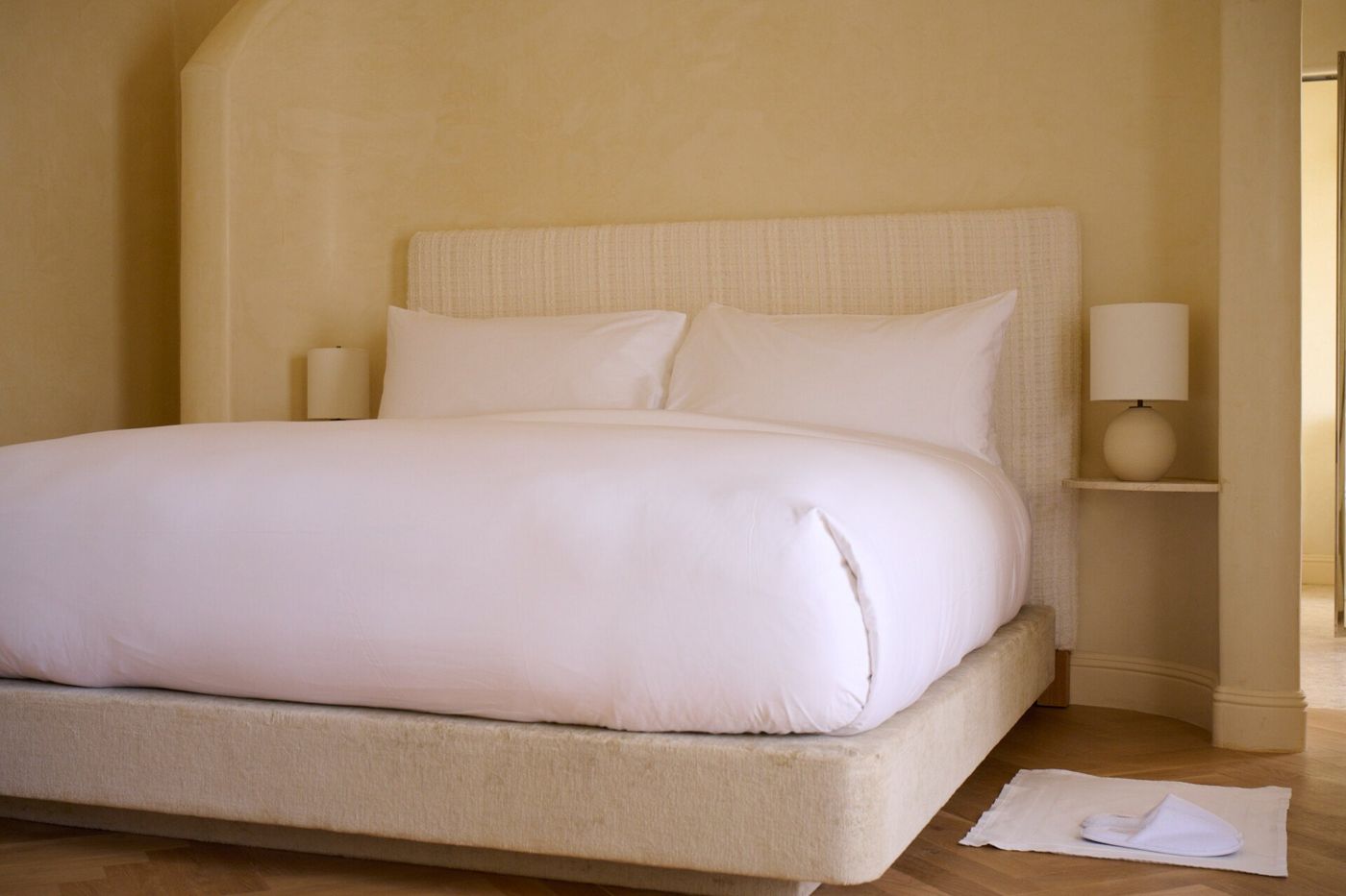 Cara Hotel