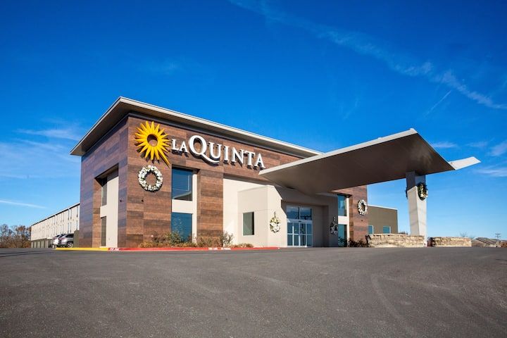 La Quinta Inn and Suites