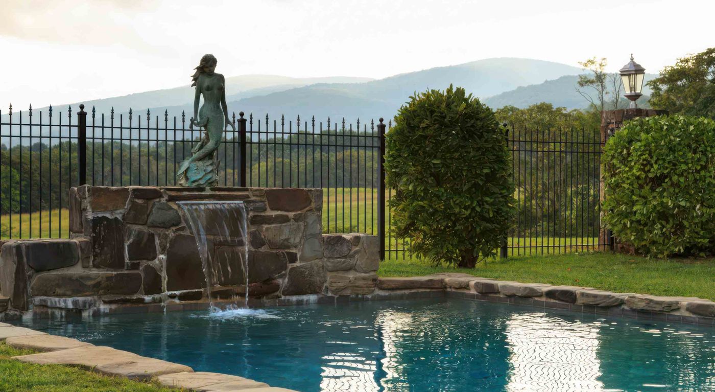 Glen Gordon Manor