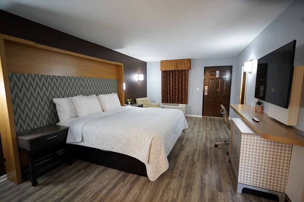 Columbus Inn and Suites