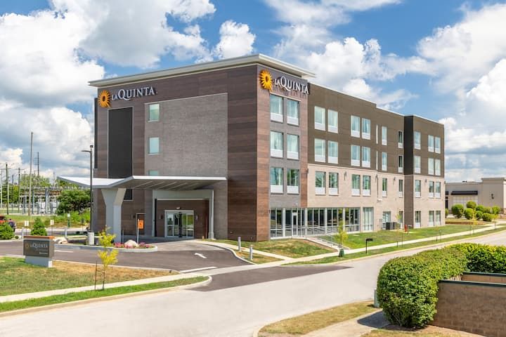 La Quinta Inn & Suites