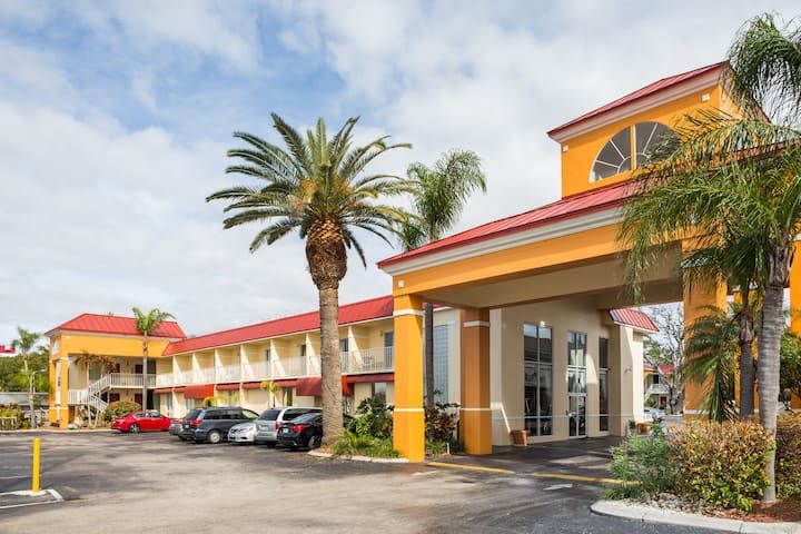 Days Inn Hotel & Suites - Port Richey