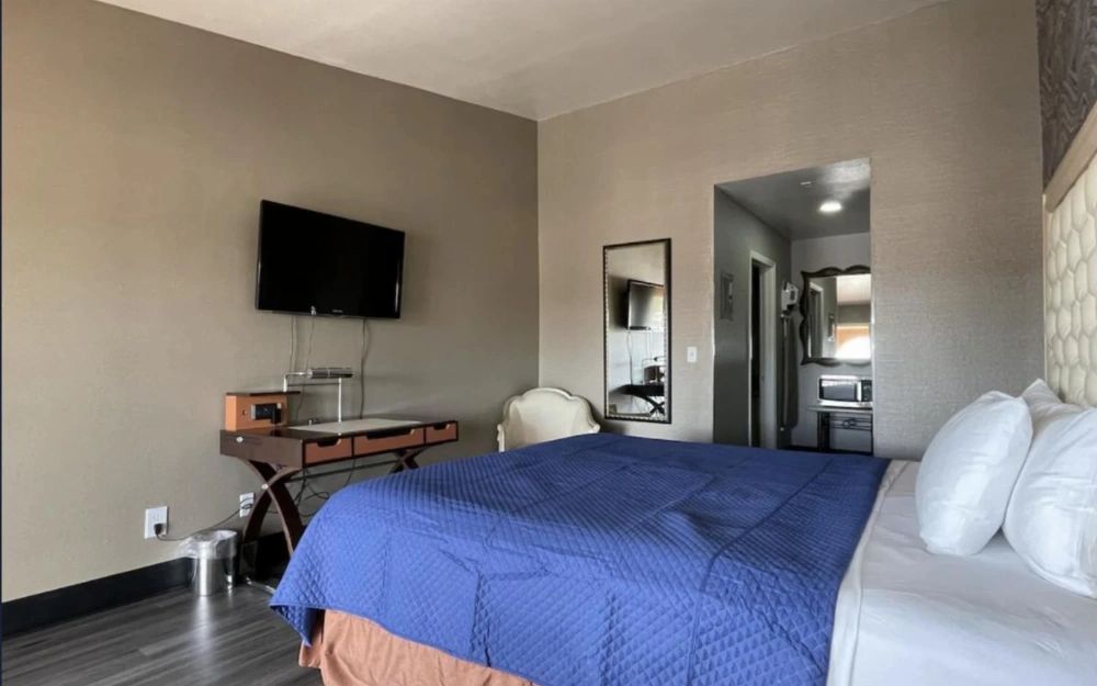 Crown Motel