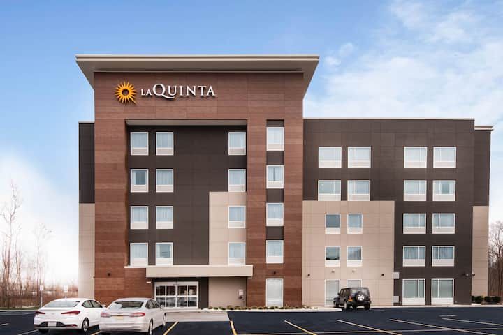 La Quinta Inn & Suites Buffalo Amherst