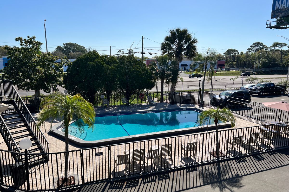 Tarpon Shores Inn