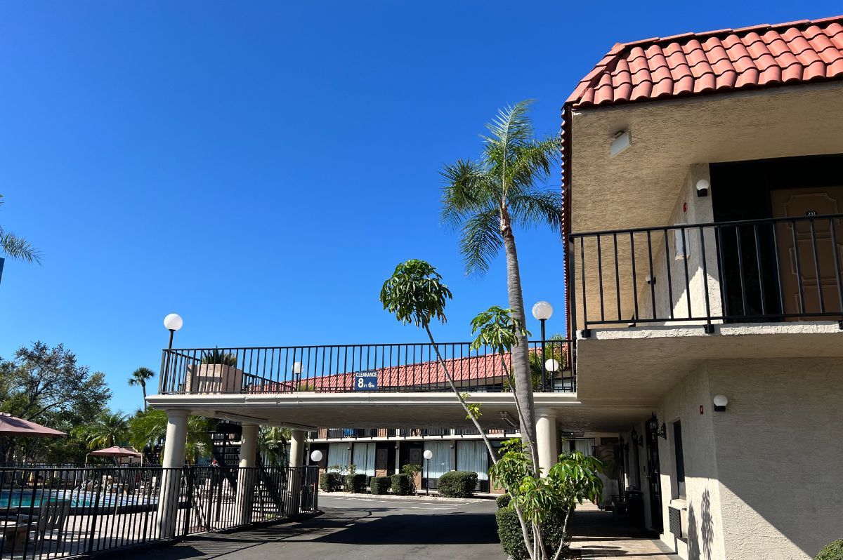 Tarpon Shores Inn