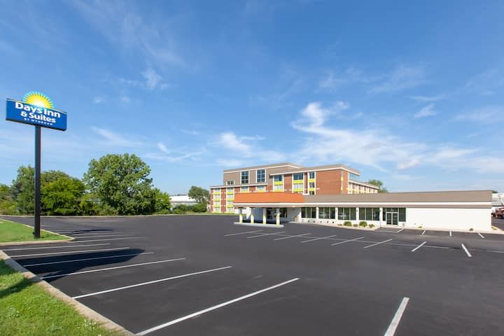 Days Inn & Suites
