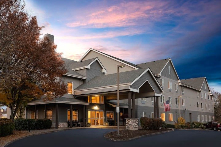La Quinta Inn & Suites