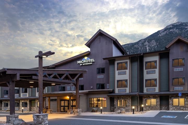Microtel Inn & Suites by Wyndham