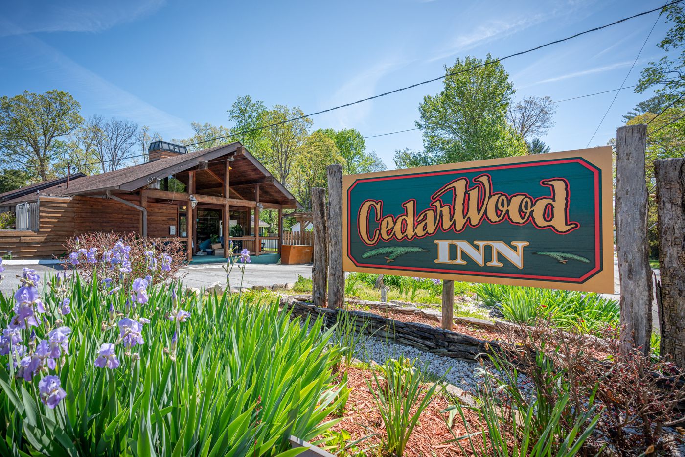 CedarWood Inn