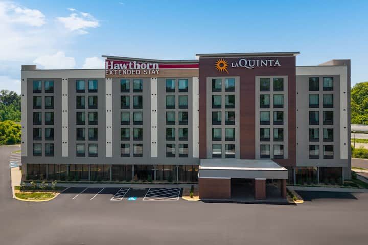 La Quinta Inn & Suites