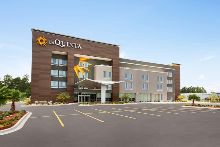 La Quinta Inn & Suites