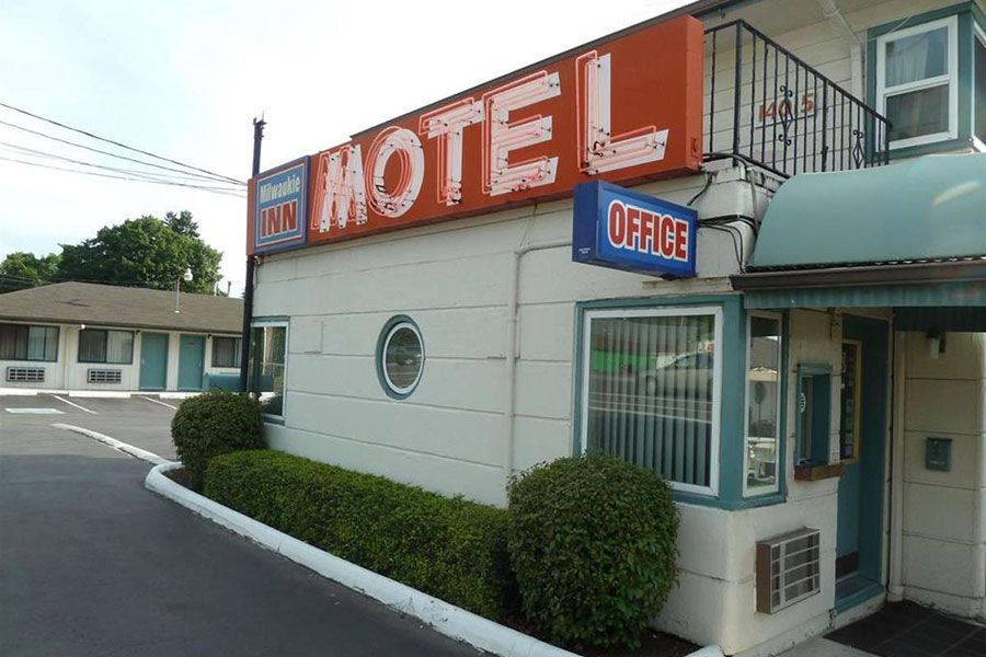 Milwaukie Inn