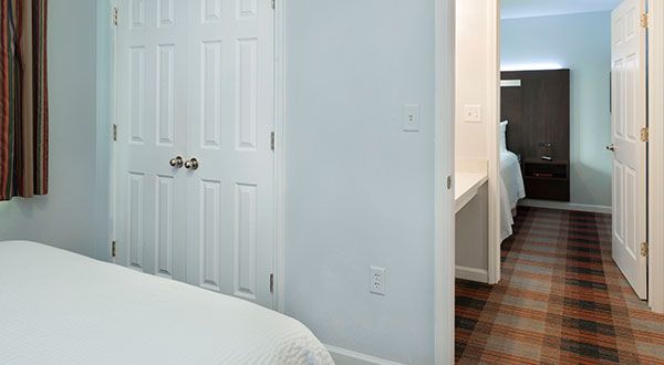 Luxbury Inn & Suites