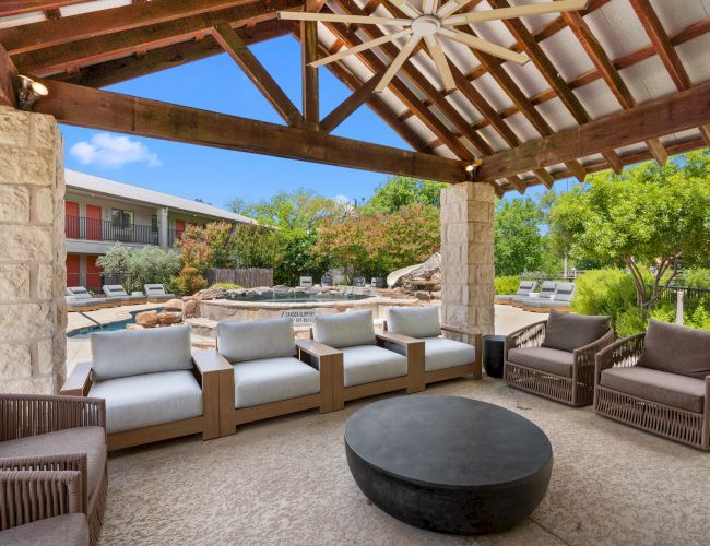 Fredericksburg Inn & Suites
