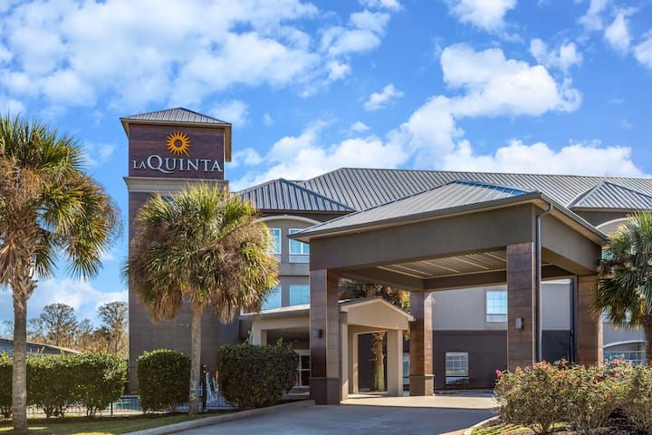 La Quinta Inn & Suites
