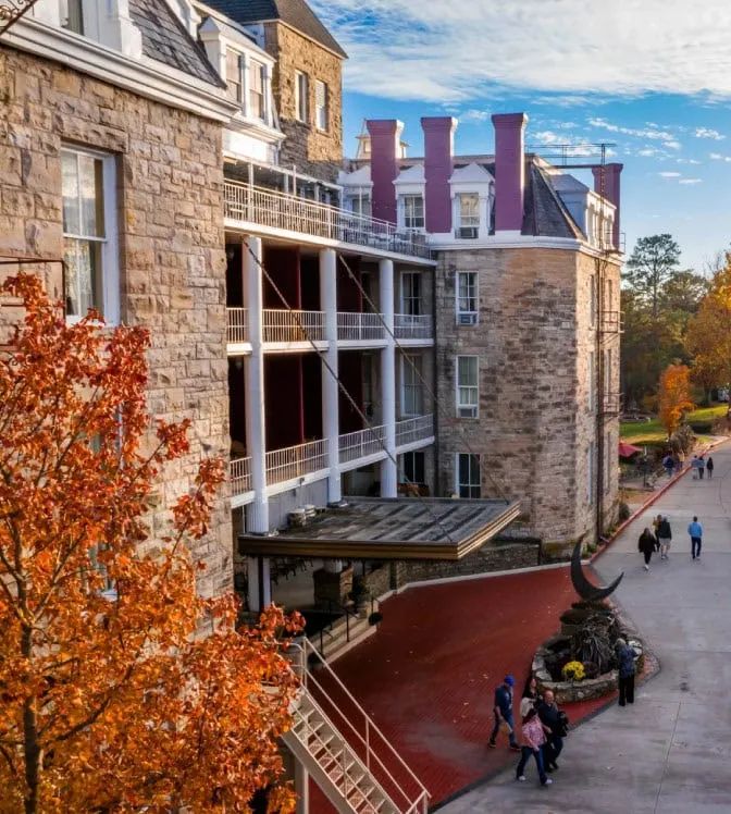 1886 Crescent Hotel & Spa