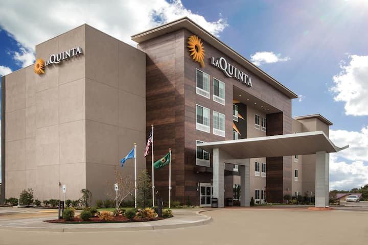 La Quinta Inn & Suites
