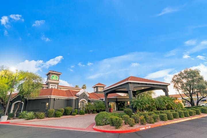 La Quinta Inn & Suites