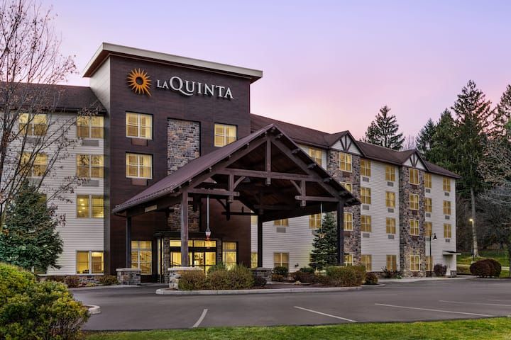 La Quinta Inn & Suites