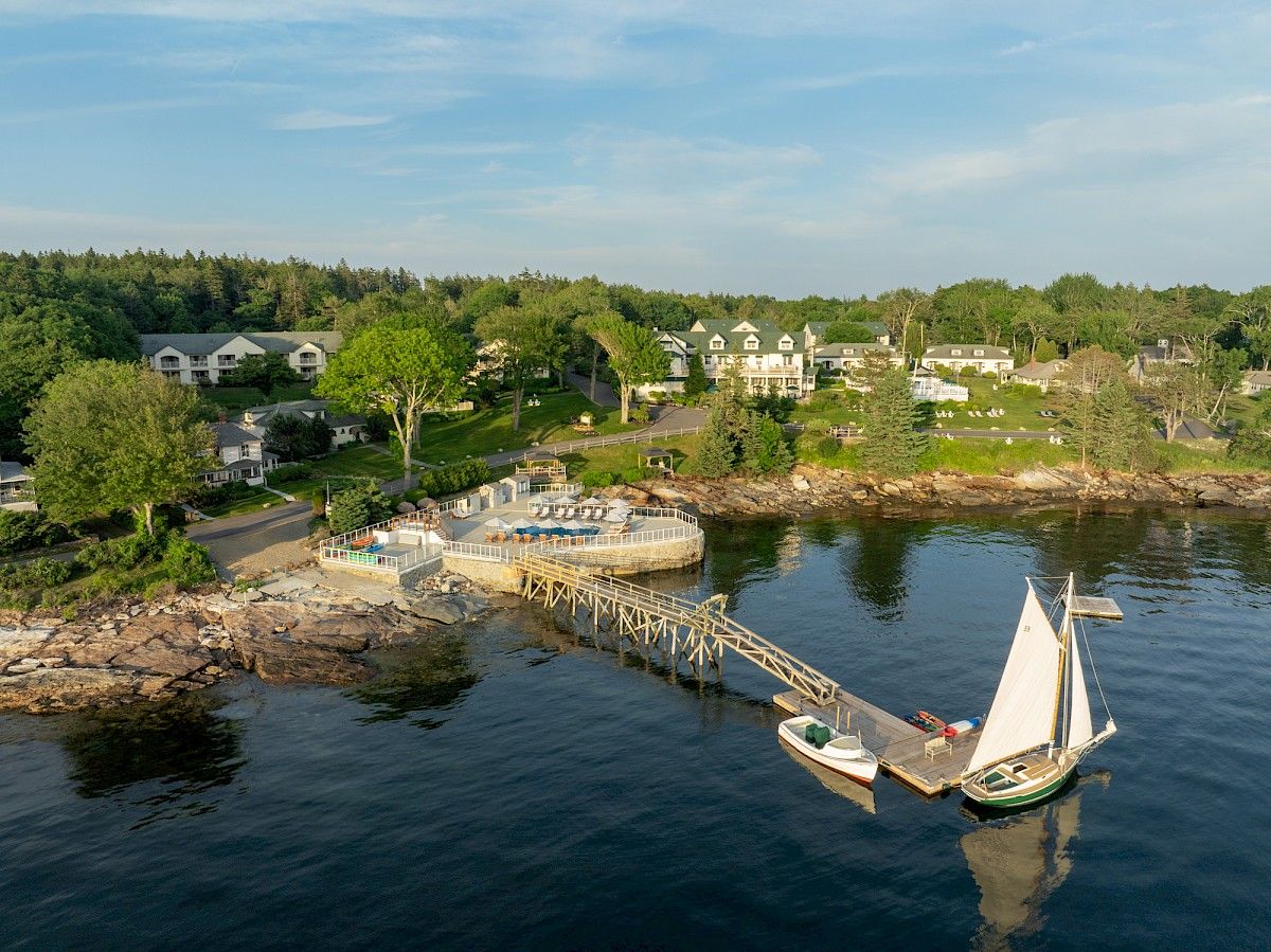 Spruce Point Inn