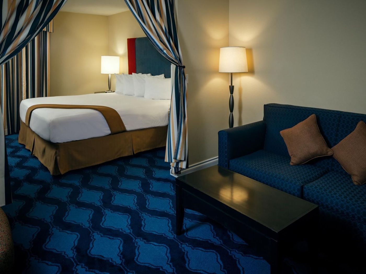 Plaza Inn & Suites