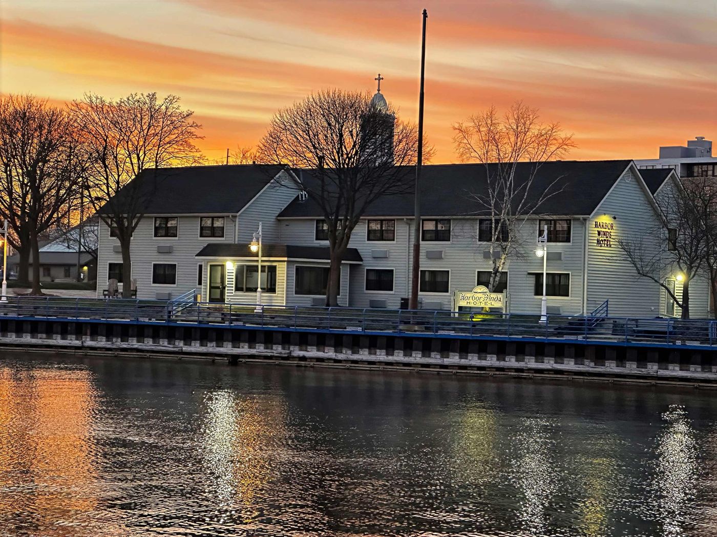 Harbor Winds Hotel