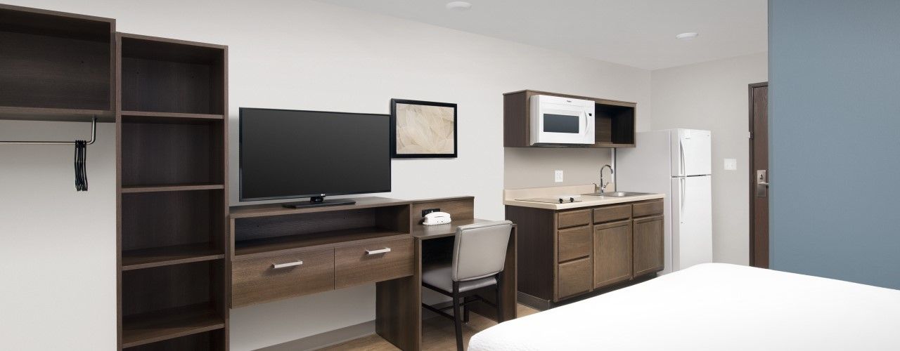 WoodSpring Suites